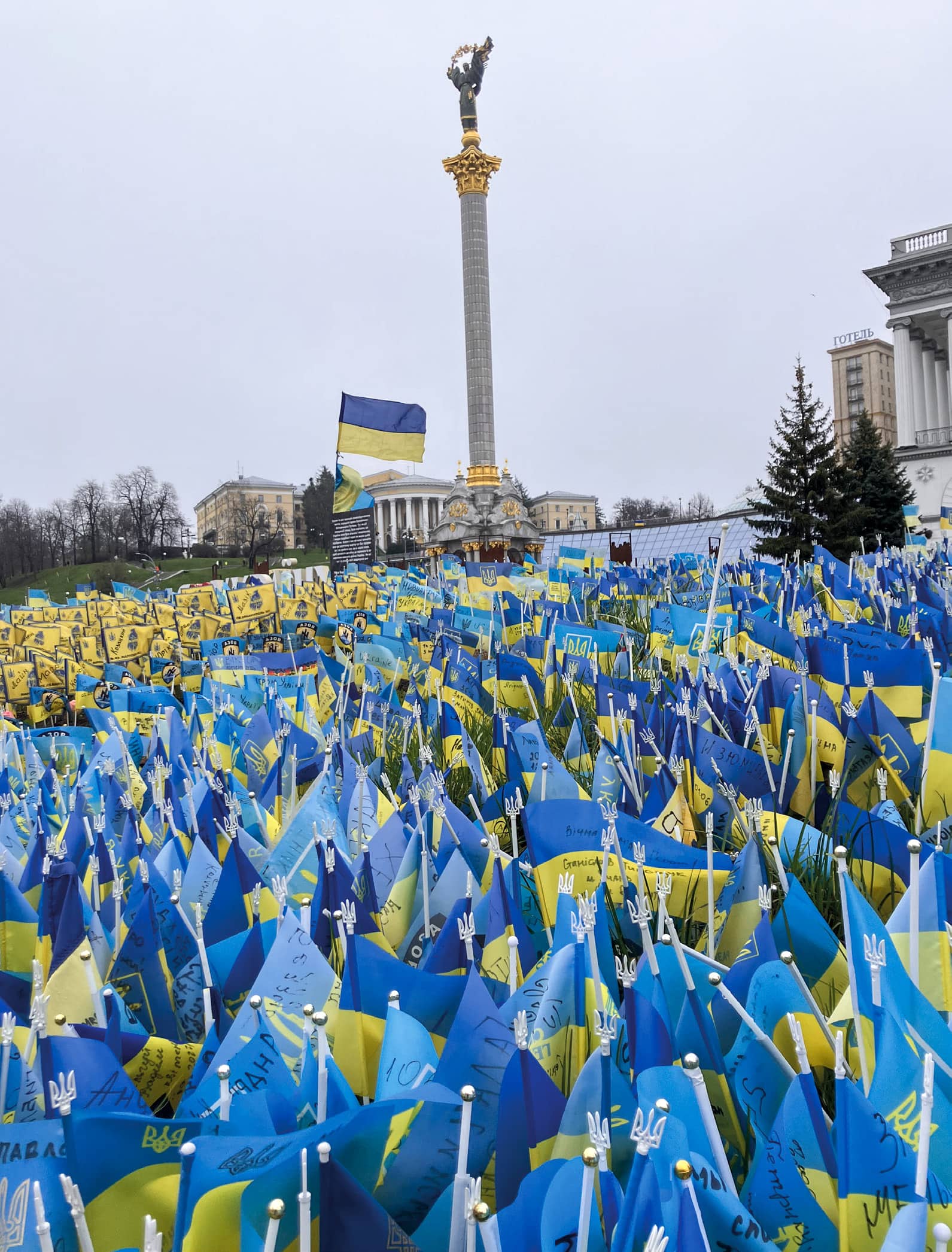 Maidan Nezalezhnosti, Independence Square: the Ukrainian flags in the grass mark the deaths of civilians in the conflict.