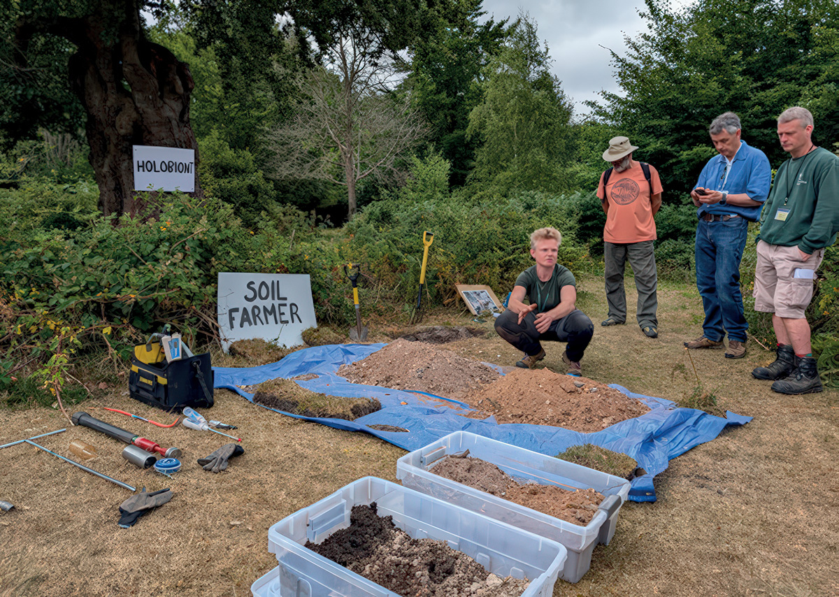 Talking trees as holobionts and soil farmers with Claire Harbinson from Treework Environmental Practice.