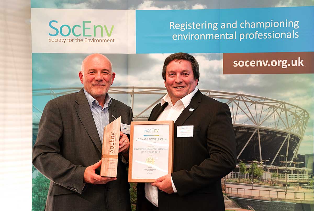 Professor Will Pope HonFSE CEnv (left) presenting Environmental Professional of the Year 2018 award to Graham Powell CEnv (right)